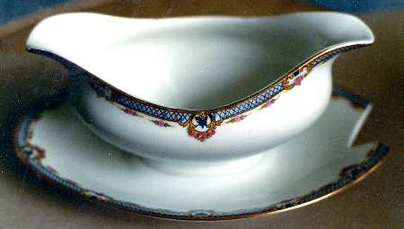 ADF10 Gravy Boat with Attached Underplate