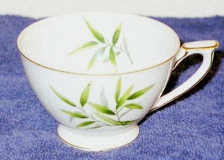 AIC25 Footed Cup
