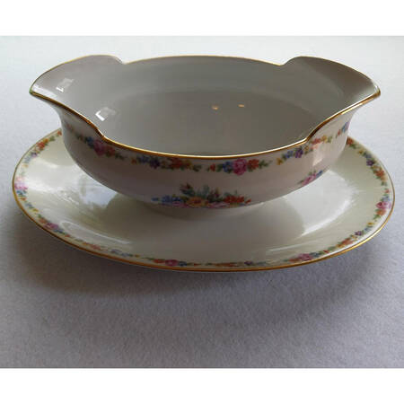 ALT347 Gravy Boat with Attached Underplate