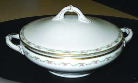 011386 Round Covered Vegetable