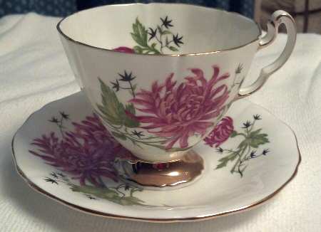 H606 Footed Cup & Saucer Set