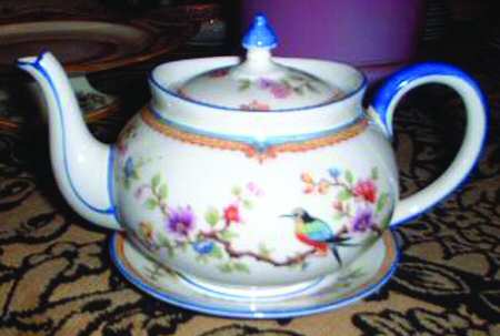 B948 Teapot & Lid