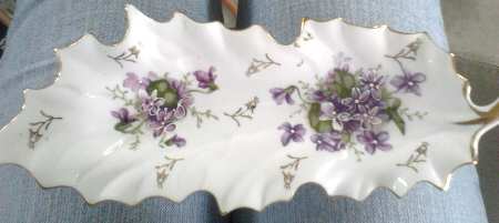 1027 Leaf Shaped Dish
