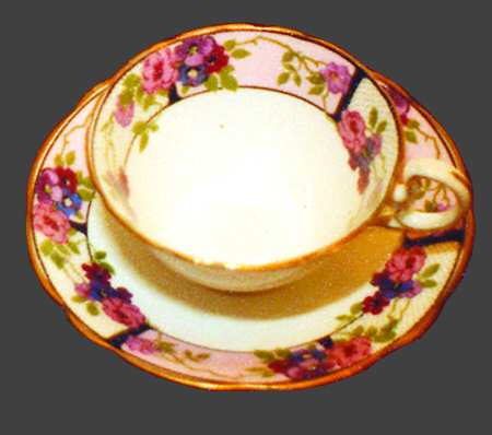 AYN129 Flat Cup & Saucer Set