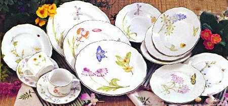 Lara's Garden (Scalloped) Dinner Plate