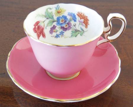 AYN138 Footed Cup & Saucer Set