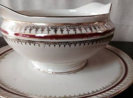 ALT456 Gravy Boat with Attached Underplate