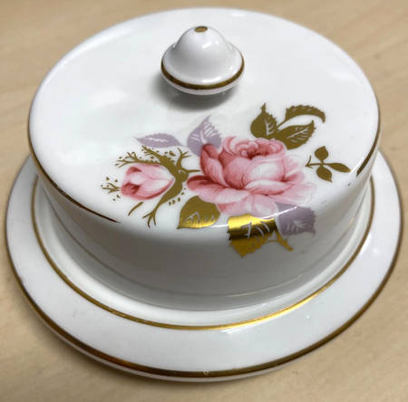 AYN151 Round Covered Butter