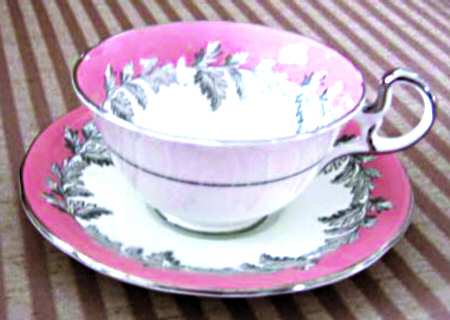Oak Leaf Pink Footed Cup & Saucer Set