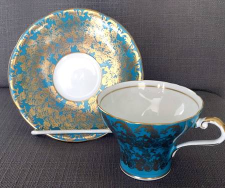 C869 Blue Footed Cup & Saucer Set