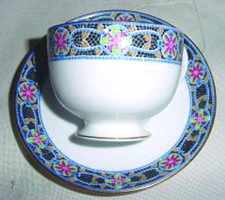 AYN154 Footed Cup & Saucer Set