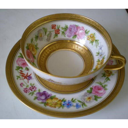 AHR706 Footed Cup & Saucer Set