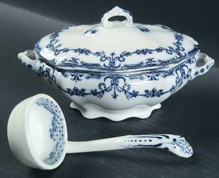 Alexis Blue Sauce Boat & Lid with Ladle