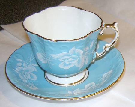 AYN158 Footed Cup & Saucer Set