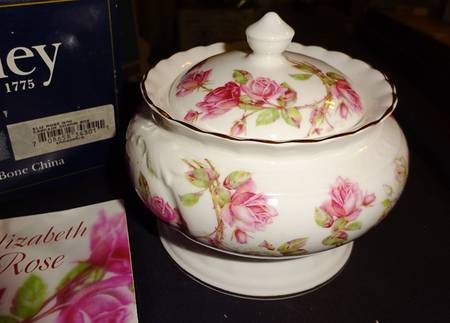 Elizabeth Rose (Smooth) Round Cascade Trinket Box & Lid