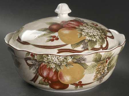 Yuletide Celebration Round Covered Vegetable