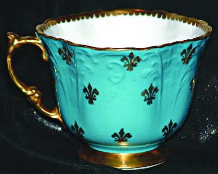 C985 Footed Cup