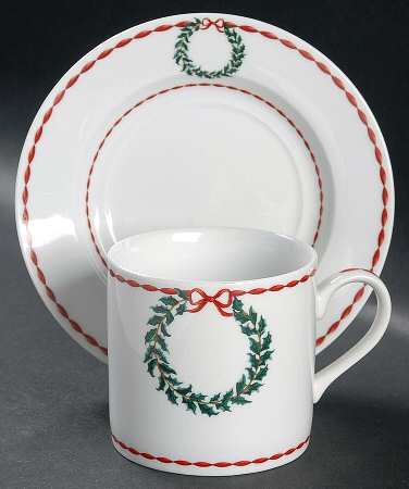 Holly Wreath Flat Cup & Saucer Set