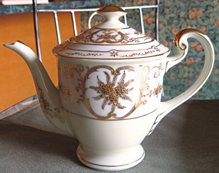 A1U3 Teapot & Lid