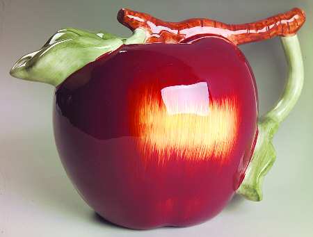 Apple 64 Oz Pitcher
