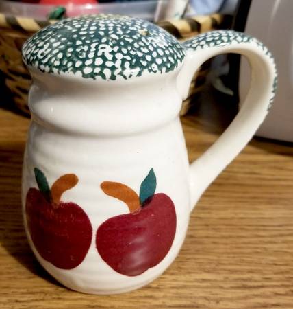 Apple Garden Stove Top Salt & Pepper Set
