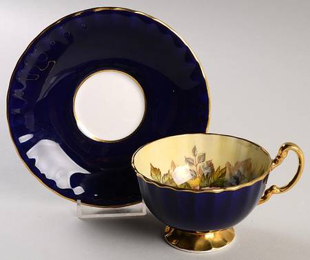 1033 Footed Cup & Saucer Set