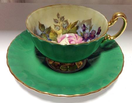 1033 Footed Cup & Saucer Set