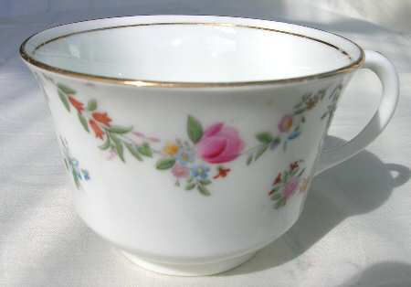 AYN181 Footed Cup