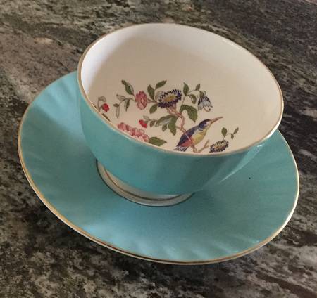 AYN189 Footed Cup & Saucer Set