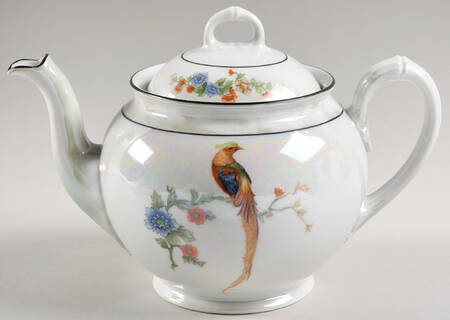 1047 Teapot & Lid