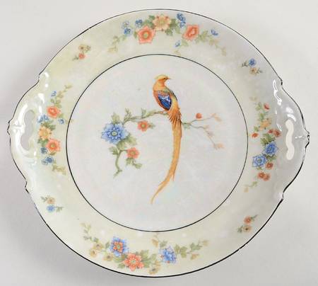 1047 Handled Cake Plate