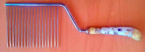 Floraine (Yellow) Cake Breaker with Stainles Picks