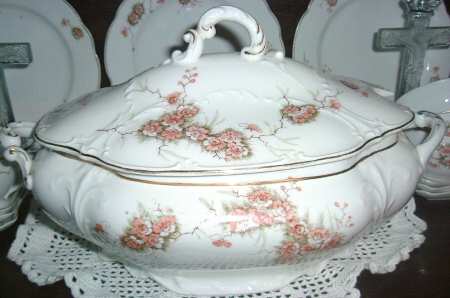 4827 Oval Covered Vegetable