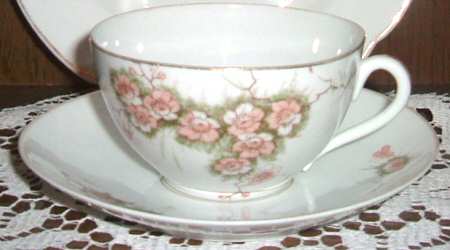 4827 Flat Cup & Saucer Set