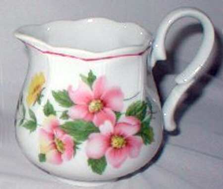 ART38 Creamer