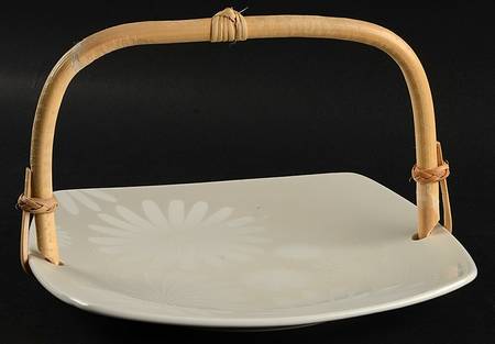 Alice Platinum 5 3/8"-5 5/8" Bamboo Handled Serving Plate  HC