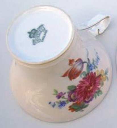 B5138-3 Footed Cup