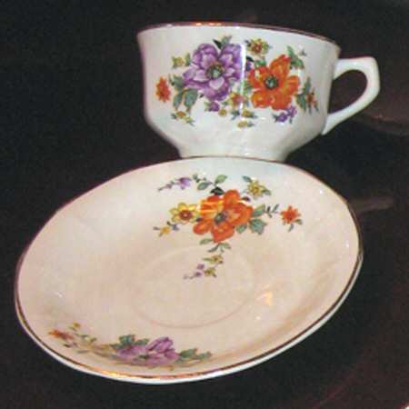 1725 Footed Cup & Saucer Set