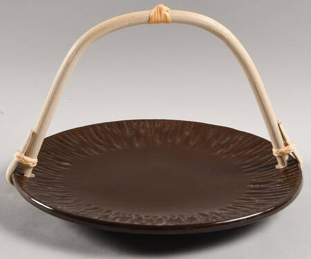 Palette Chocolate (Brown) 5 3/8"-5 5/8" Bamboo Handled Serving Plate  HC
