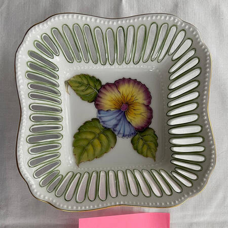 Giftware 6" Pierced Square Plate