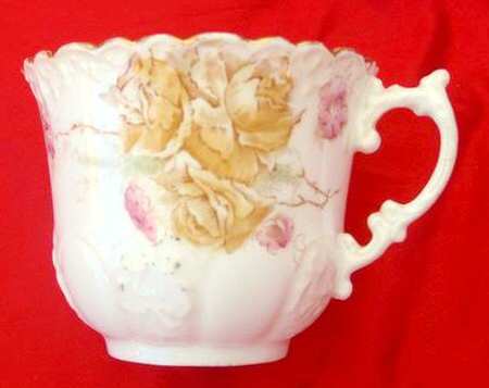 AYN199 Footed Cup