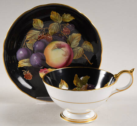 1174 Footed Cup & Saucer Set