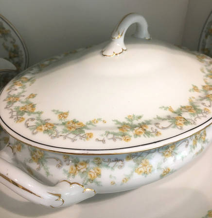 ADH24 Oval Covered Vegetable