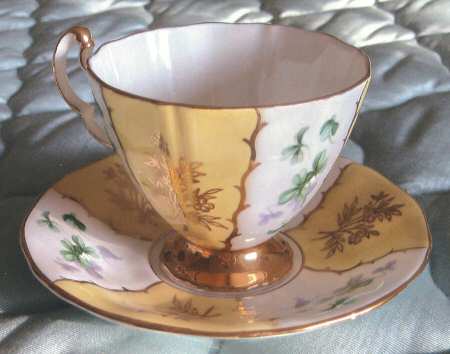 H724 Footed Cup & Saucer Set