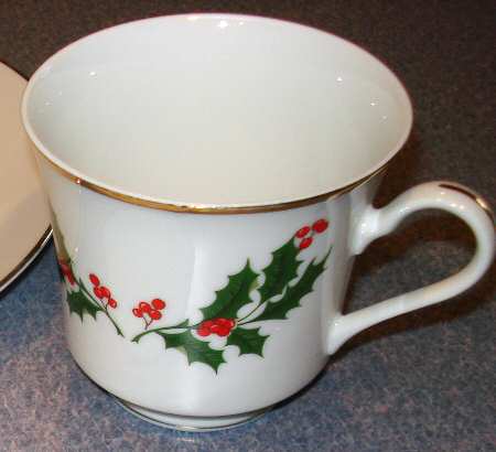ARI3 Footed Cup