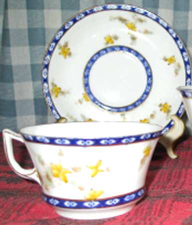 H887 Footed Cup & Saucer Set