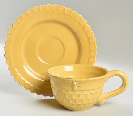 Bumble Bee Flat Cup & Saucer Set by ARTEflorum