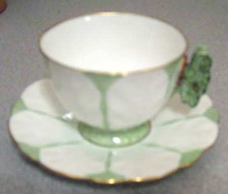 B1316 Footed Cup & Saucer Set