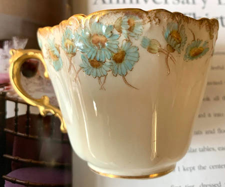 AYN210 Footed Cup