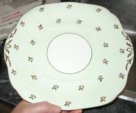 H526 Square Handled Cake Plate